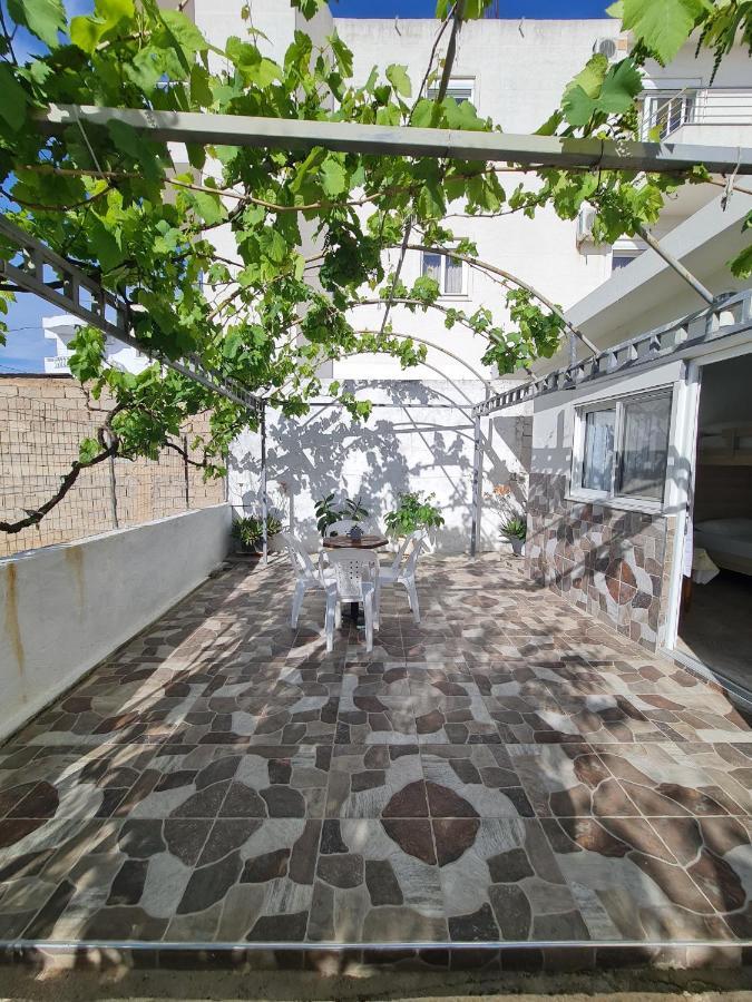Ava'S Guesthouse Ksamil Exterior photo
